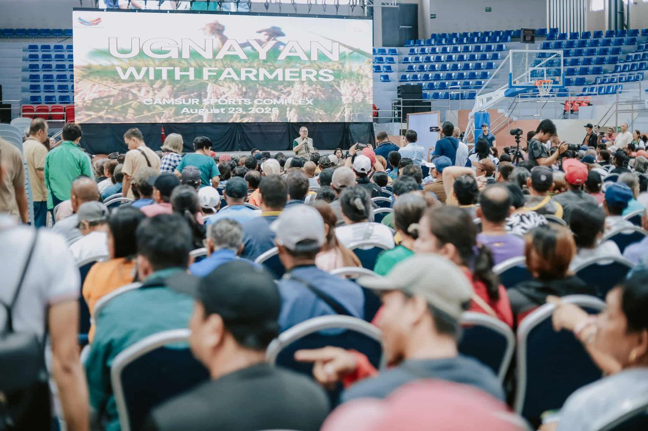 DA Secretary Kiko Tiu Laurel, Jr. visits CamSur, provides assistance to farmers