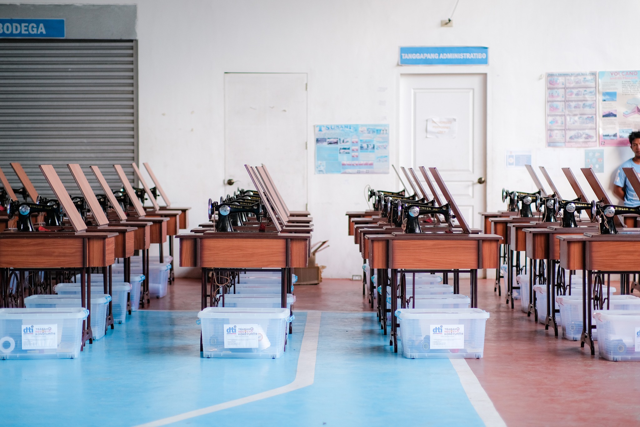 CamSur MSMEs receive 1.8M worth of sewing machines and baking kits from DTI and Prov&rsquo;l Gov&rsquo;t