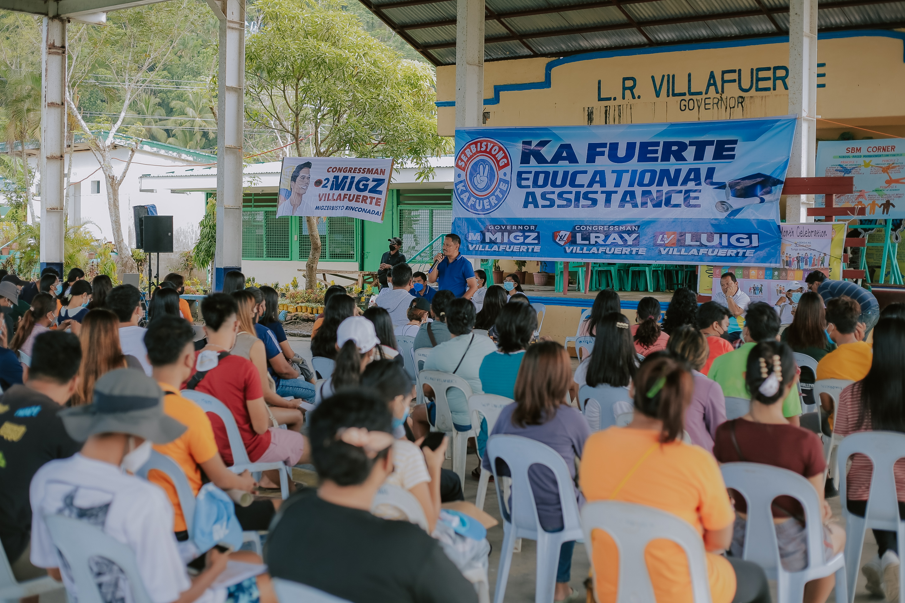 Buhi students receive educational assistance from DSWD