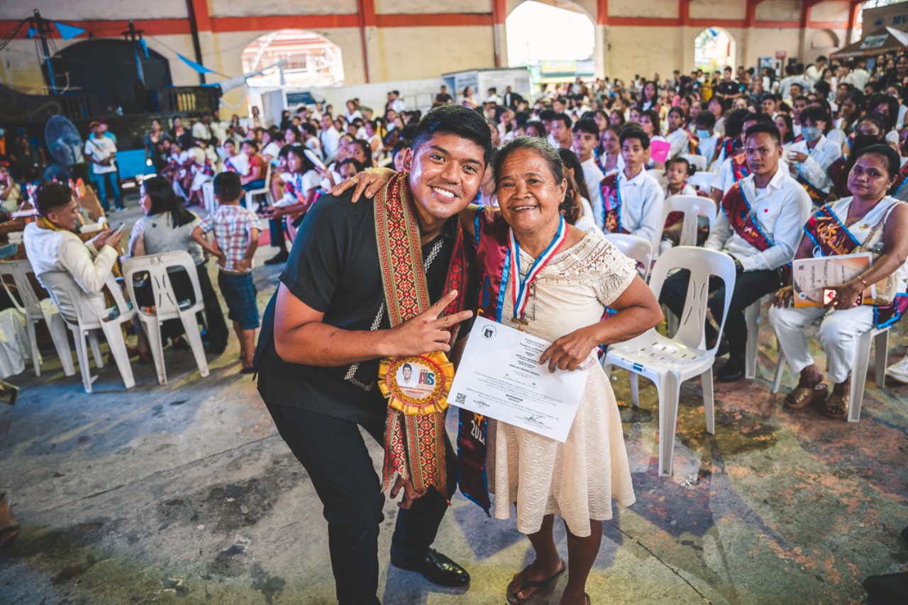 Out-of school youth, adults pursue dreams through DepEd ALS program